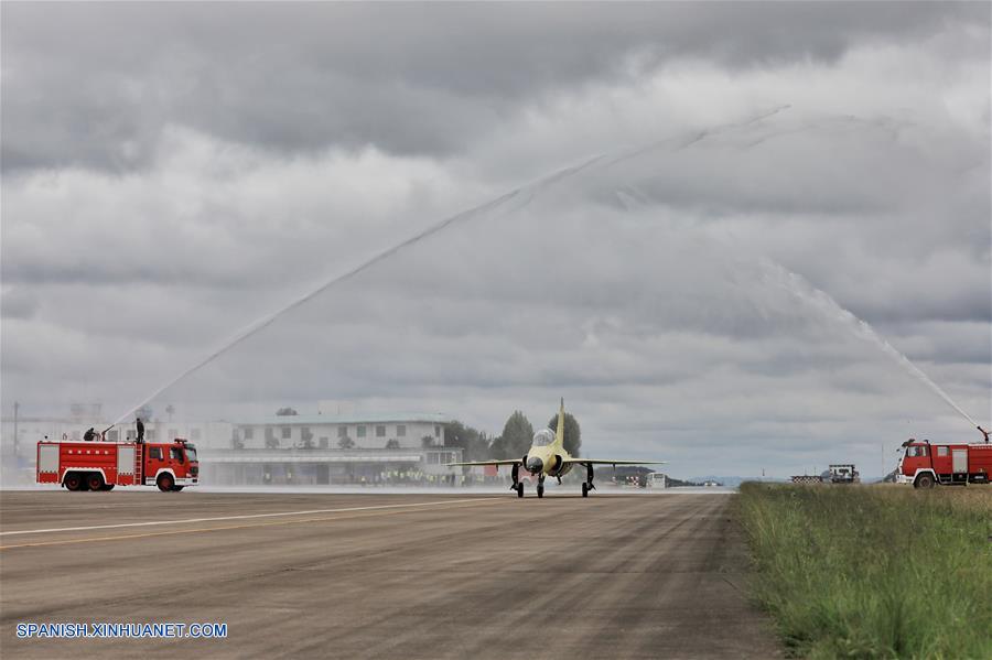 Avión versátil chino FTC-2000G realiza vuelo inaugural