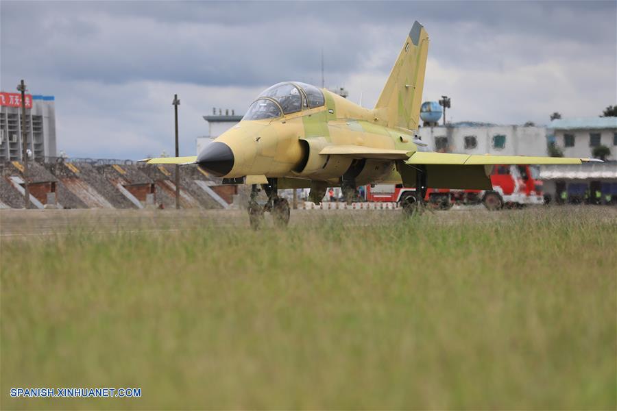 Avión versátil chino FTC-2000G realiza vuelo inaugural