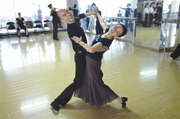 Anciana china gana 82 premios en bailes de salón durante dos décadas