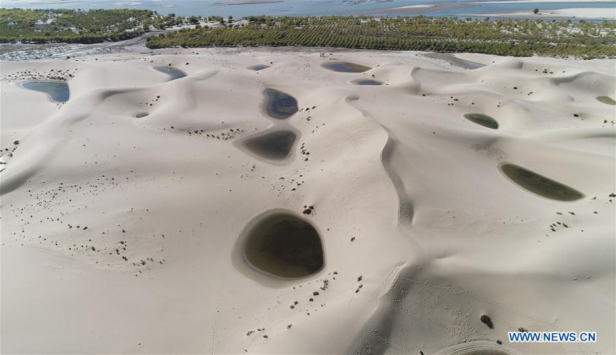 Paisaje del parque nacional del desierto en construcción en Tíbet de China