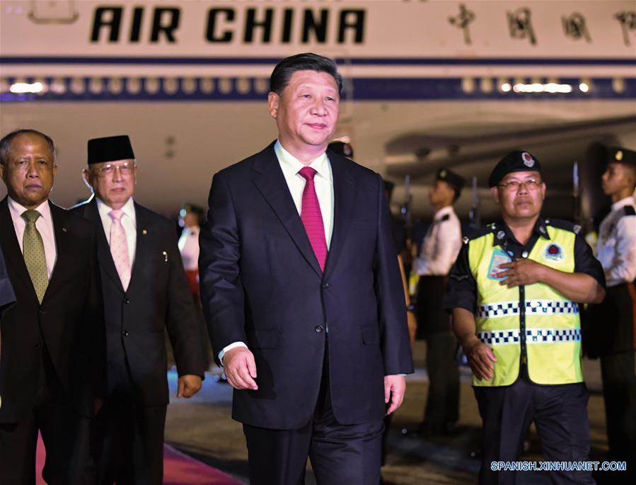 Xi llega a Brunéi en visita de Estado