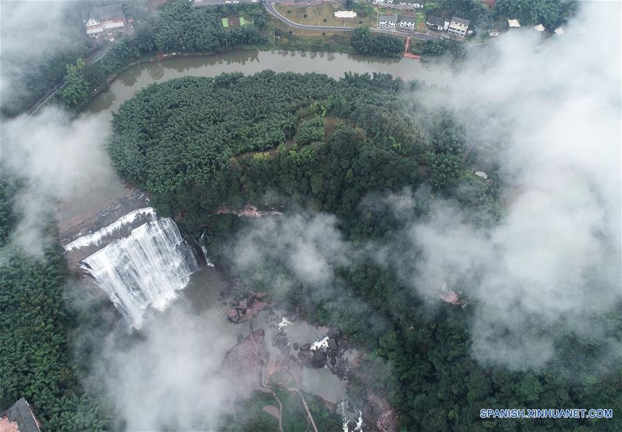 La ciudad de Chishui atrae a muchos turistas debido su buen ambiente ecológico