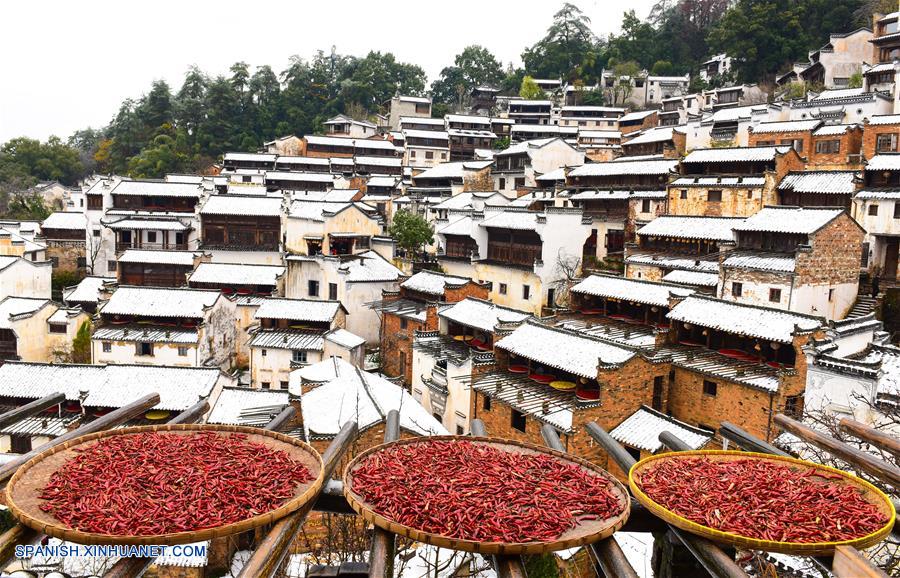 Jiangxi: paisaje nevado en la aldea Huangling