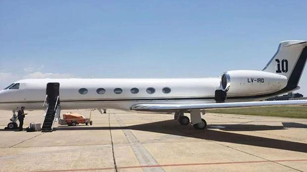 Leo Messi presume de jet privado en su vuelta a casa