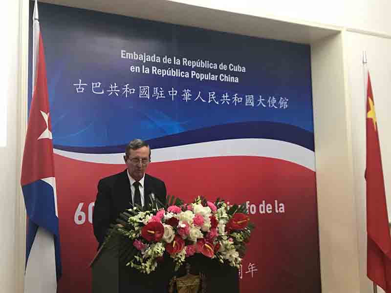 Miguel ángel Ramírez, embajador de Cuba, dio un discurso en la recepción. (Foto: Pueblo en Línea / Wu Sixuan)