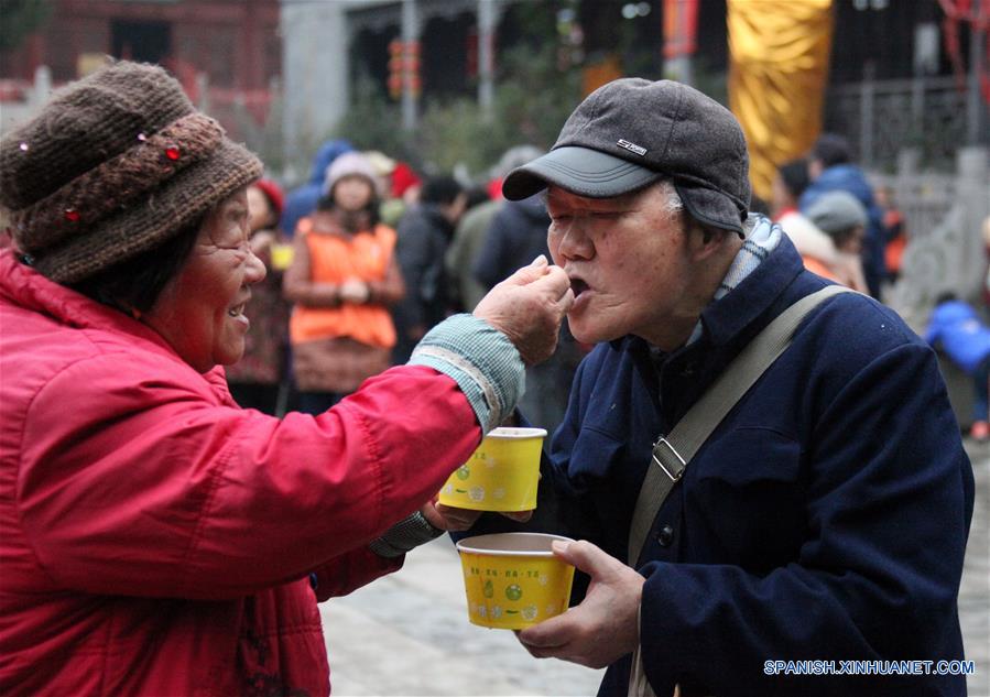 Comen sopa de Laba en China