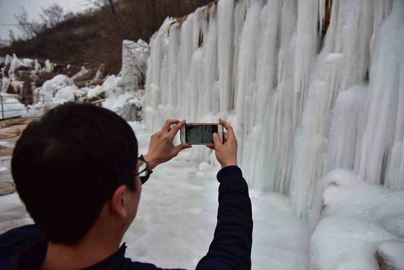 Cascadas congeladas recrean ignotos paisajes de ensue?o en Hebei