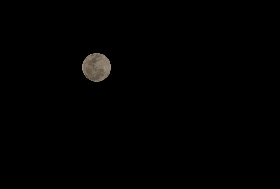 Eclipse total de Luna en cielo de la Ciudad de México