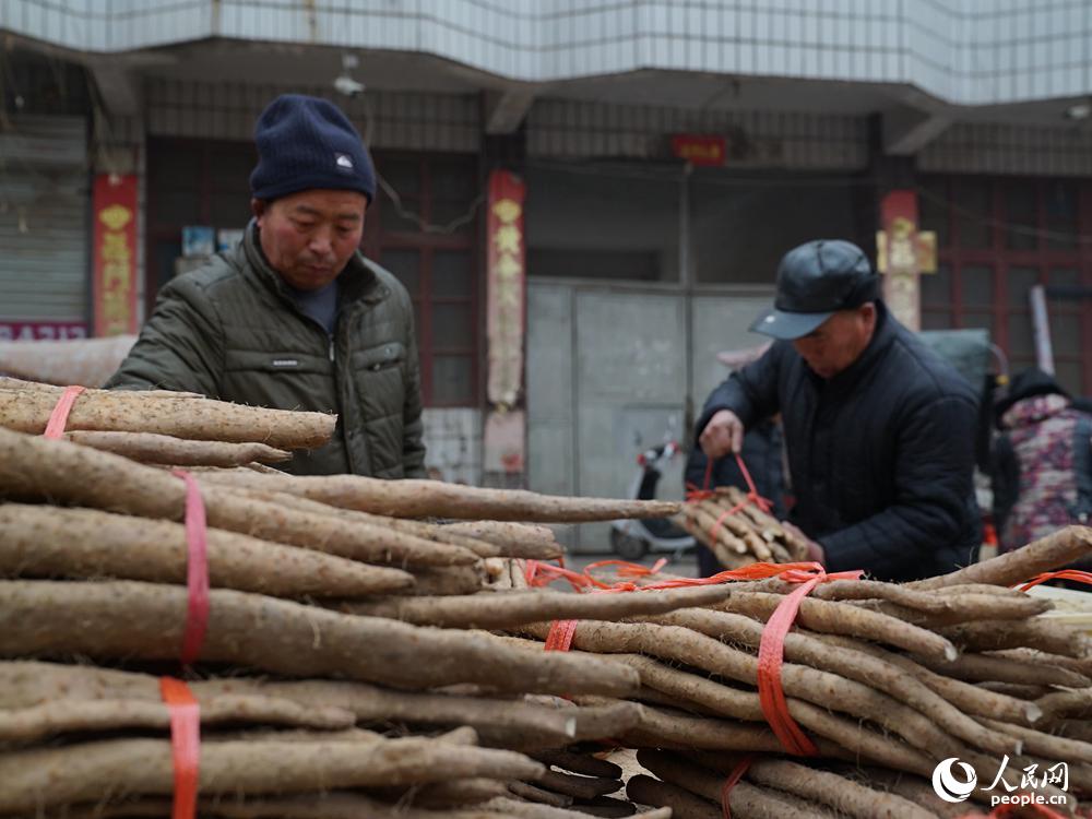 No pueden faltar los productos locales, como el ?ame. (Reportero Huangfu Wanli)