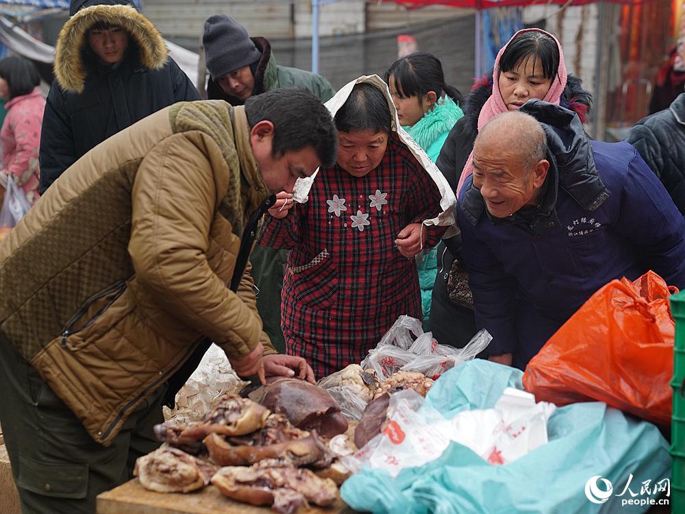 Los productos de charcutería se venden muy bien estos días. (Reportero Huangfu Wanli)