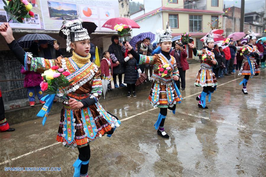 Guangxi: Residentes asisten a una actividad local llamada "Datongnian" en Liuzhou