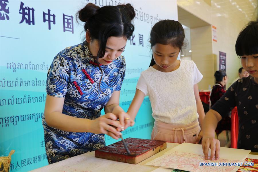 Exposición "Percibiendo la Semana de la Cultura China-Jiangsu" en Camboya