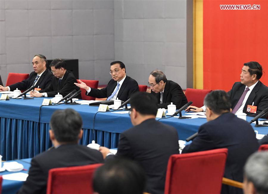 Líderes chinos participan en deliberaciones de panel con asesores políticos