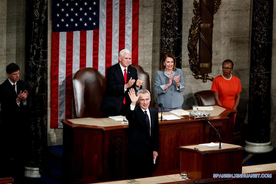 El secretario general de la Organización del Tratado del Atlántico Norte (OTAN), Jens Stoltenberg (frente), reacciona durante una reunión conjunta del Congreso de Estados Unidos, en Washington D.C., Estados Unidos, el 3 de abril de 2019. De acuerdo con información de la prensa local, Jens Stoltenberg dijo el miércoles que la alianza militar no quiere una "nueva carrera de armamento" con Rusia, mientras insta a Moscú a cumplir con un tratado de control de armas histórico. (Xinhua/Ting Shen)