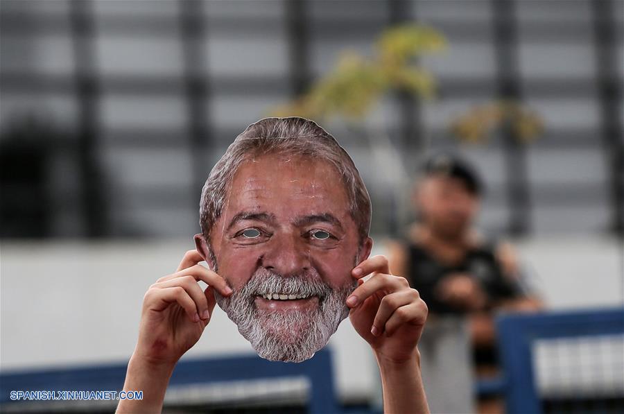 Lula cumple un a?o en prisión sin perspectivas de libertad en Brasil