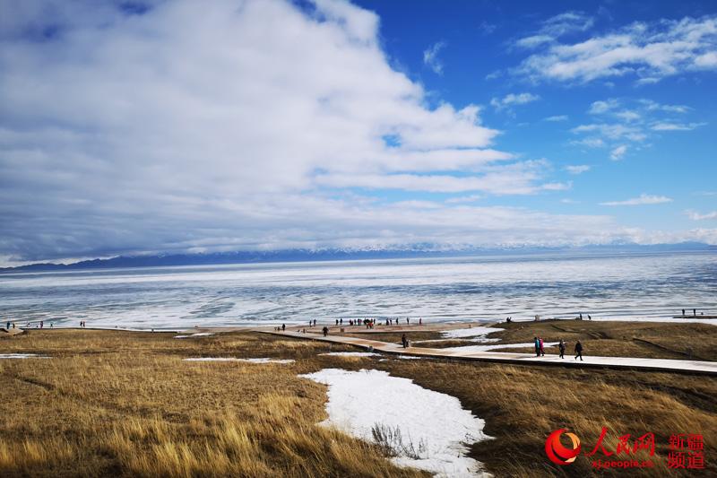 Lago Sayram: primaveral cuento de hadas en Xinjiang