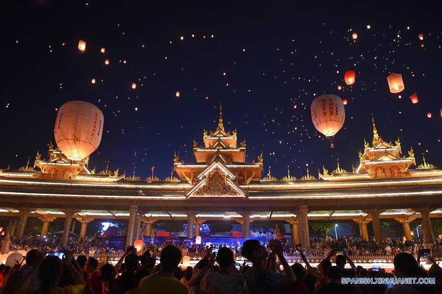 Celebran A?o Nuevo del calendario del grupo étnico Dai en Yunnan