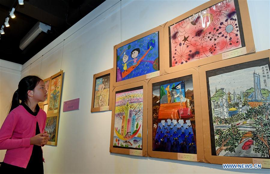 Exposición de obras de arte creadas por ni?os de ambos lados del Estrecho de Taiwán en Taipei