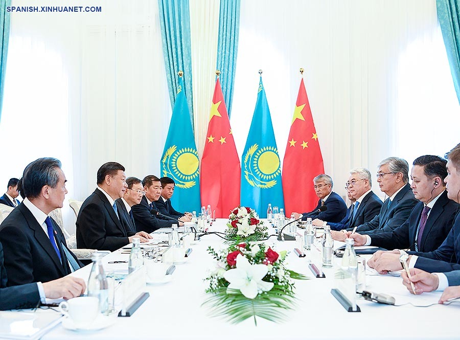 El presidente chino, Xi Jinping, se reúne con su homólogo de Kazajistán, Kassym-Jomart Tokayev en Bishkek, Kirguistán, el 13 de junio de 2019. (Xinhua/Gao Jie)