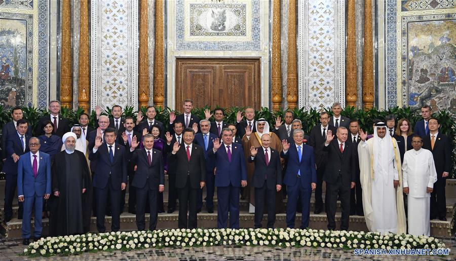 Líderes o representantes de países miembros de la Conferencia sobre Interacción y Medidas de Construcción de Confianza en Asia (CICA, siglas en inglés) posan para una fotografía grupal con representantes de los Estados observadores y organizaciones internacionales y regionales pertinentes, en Dushambé, Tayikistán, el 15 de junio de 2019. La V Cumbre de la CICA se llevó a cabo el sábado en Dushanbe. El presidente chino, Xi Jinping, pronunció un discurso importante en la cumbre. (Xinhua/Zhang Ling)