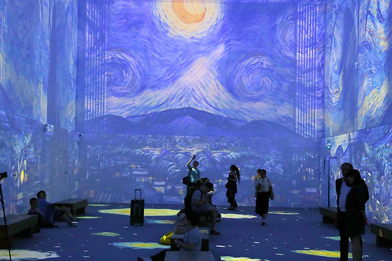 “Experiencia inmersiva con Van Gogh” fascina a los amantes del arte en Beijing