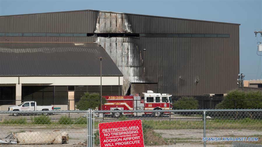 Vista de un hangar da?ado después de un accidente de un avión en el Aeropuerto de Addison, a 25 kilómetros al norte del centro de Dallas, Estados Unidos, el 1 de julio de 2019. Diez personas murieron luego de que un peque?o avión se estrelló la ma?ana del lunes cerca de Dallas, Texas. El avión bimotor acababa de despegar cuando se estrelló en el hangar. El incendio destruyó el avión. (Xinhua/Dan Tian)