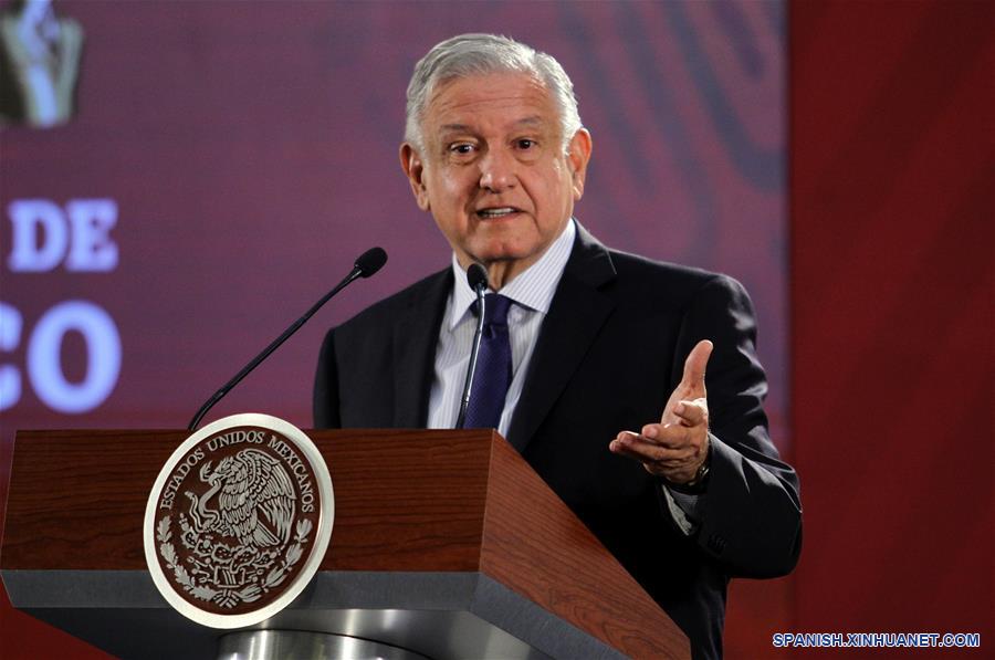 CIUDAD DE MEXICO, 3 julio, 2019 (Xinhua) -- El presidente de México, Andrés Manuel López Obrador, habla en una rueda de prensa en Palacio Nacional, en la Ciudad de México, capital de México, el 3 de julio de 2019. López Obrador, consideró el miércoles que avanza de forma satisfactoria el plan acordado con Estados Unidos para contener a la migración centroamericana. (Xinhua/Str)