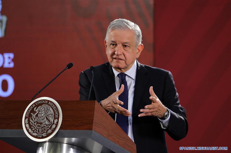 El presidente de México, Andrés Manuel López Obrador, habla en una rueda de prensa en Palacio Nacional, en la Ciudad de México, capital de México, el 3 de julio de 2019. López Obrador, consideró el miércoles que avanza de forma satisfactoria el plan acordado con Estados Unidos para contener a la migración centroamericana. (Xinhua/Str)