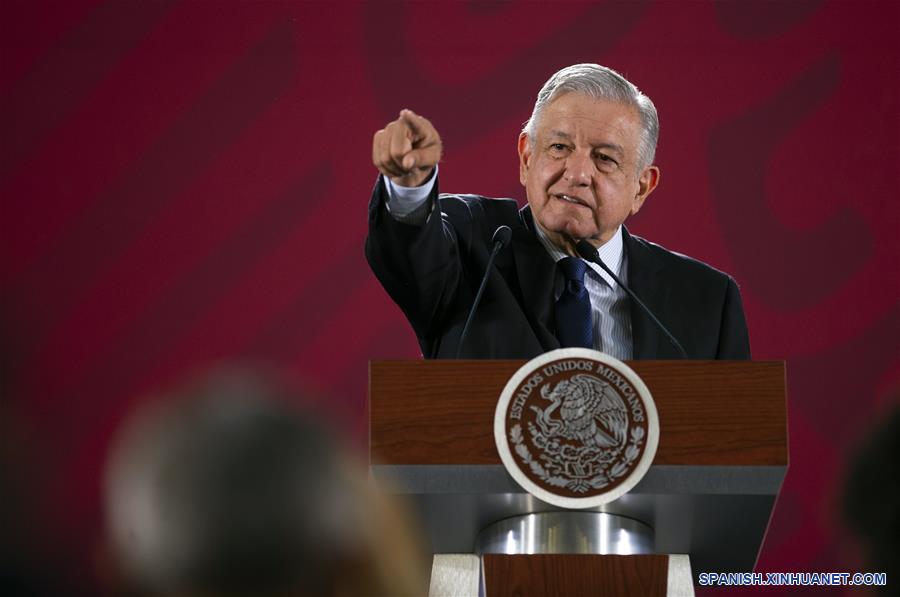 CIUDAD DE MEXICO, 3 julio, 2019 (Xinhua) -- El presidente de México, Andrés Manuel López Obrador, habla en una rueda de prensa en Palacio Nacional, en la Ciudad de México, capital de México, el 3 de julio de 2019. López Obrador, consideró el miércoles que avanza de forma satisfactoria el plan acordado con Estados Unidos para contener a la migración centroamericana. (Xinhua/Str)