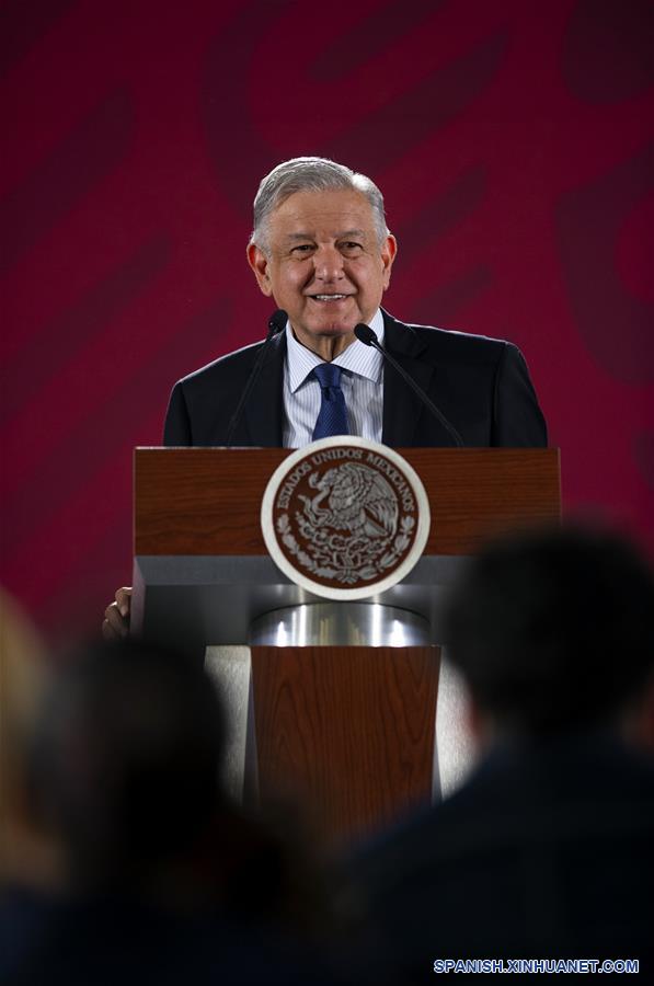 CIUDAD DE MEXICO, 3 julio, 2019 (Xinhua) -- El presidente de México, Andrés Manuel López Obrador, habla en una rueda de prensa en Palacio Nacional, en la Ciudad de México, capital de México, el 3 de julio de 2019. López Obrador, consideró el miércoles que avanza de forma satisfactoria el plan acordado con Estados Unidos para contener a la migración centroamericana. (Xinhua/Str)