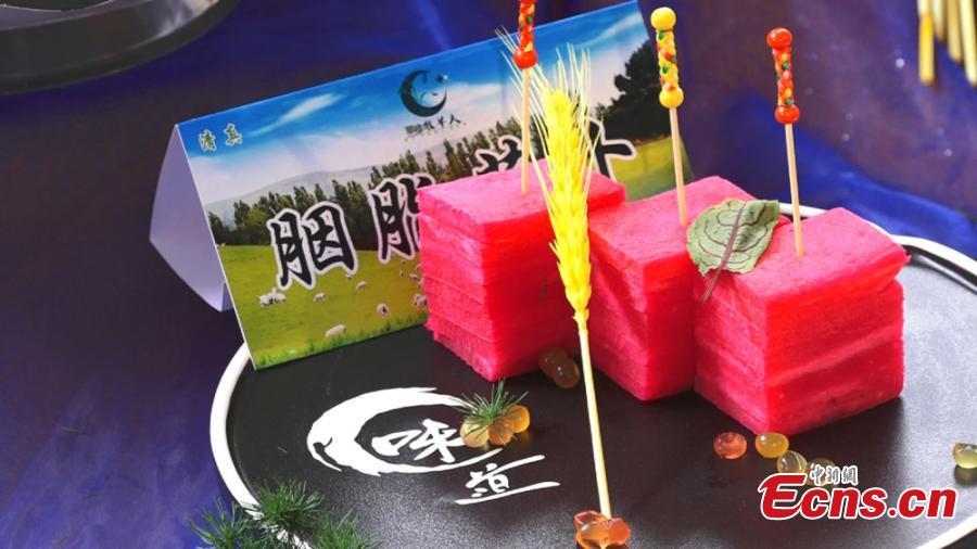 Gansu muestra platos característicos en una feria