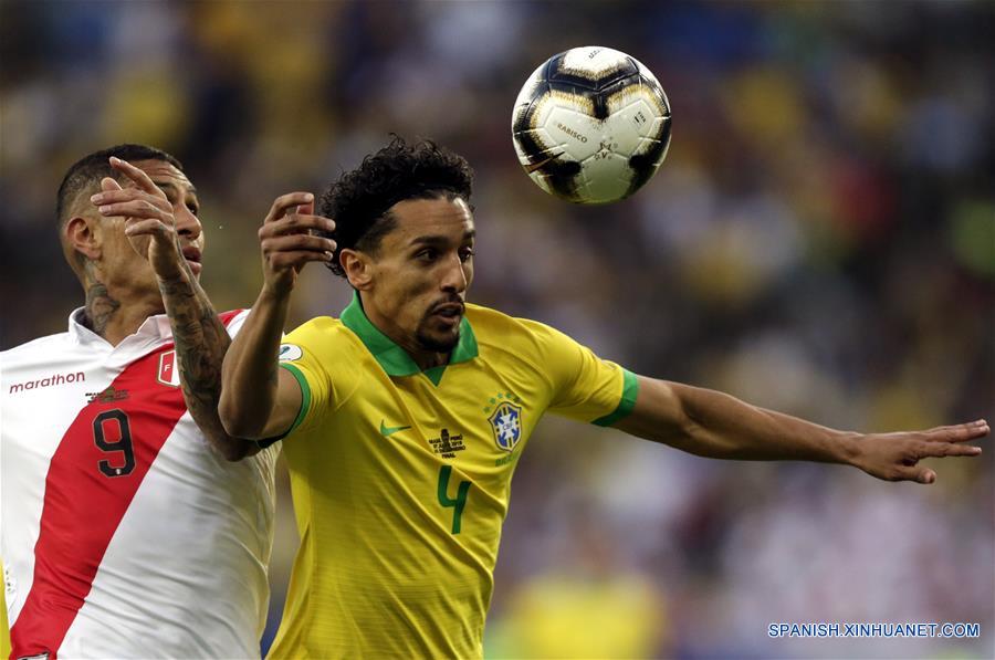 RIO DE JANEIRO, 7 julio, 2019 (Xinhua) -- El jugador Marcos Aoas (d), de Brasil, disputa el balón con Paolo Guerrero(i), de Perú, durante el partido correspondiente a la final de la Copa América 2019, celebrado en el Estadio Maracaná, en Río de Janeiro, Brasil, el 7 de julio de 2019. (Xinhua/Francisco Ca?edo)