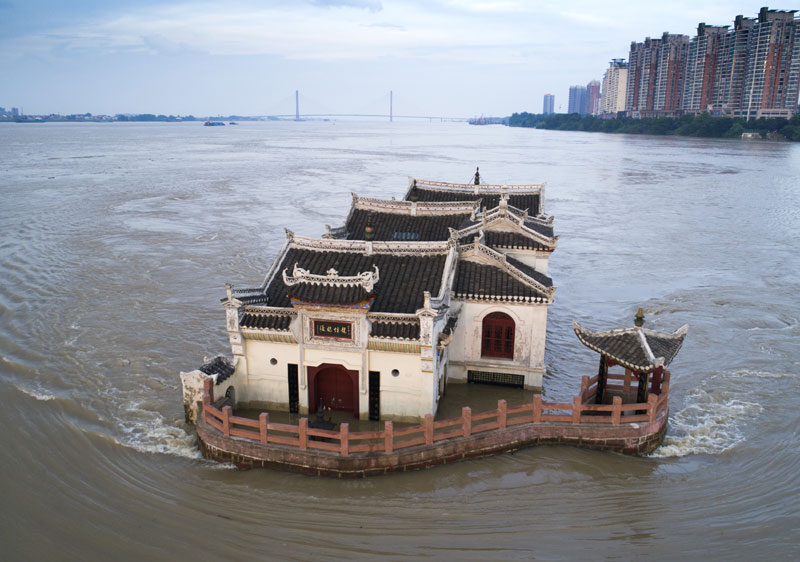 Un Pabellón de 700 a?os de antigüedad dedicado a Guanyin resiste las inundaciones del río Yangtze