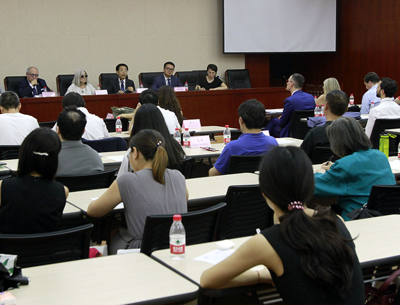 María Kodama, directora de la Fundación Internacional Jorge Luis Borges, dialogó en el Instituto de América Latina de la Academia de Ciencias Sociales de China con lectores, intelectuales y escritores sobre aspectos de la vida y obra de ese inagotable faro literario que sigue siendo Jorge Luis Borges. Beijing, China. 24 de julio del 2019. (Foto: YAC)