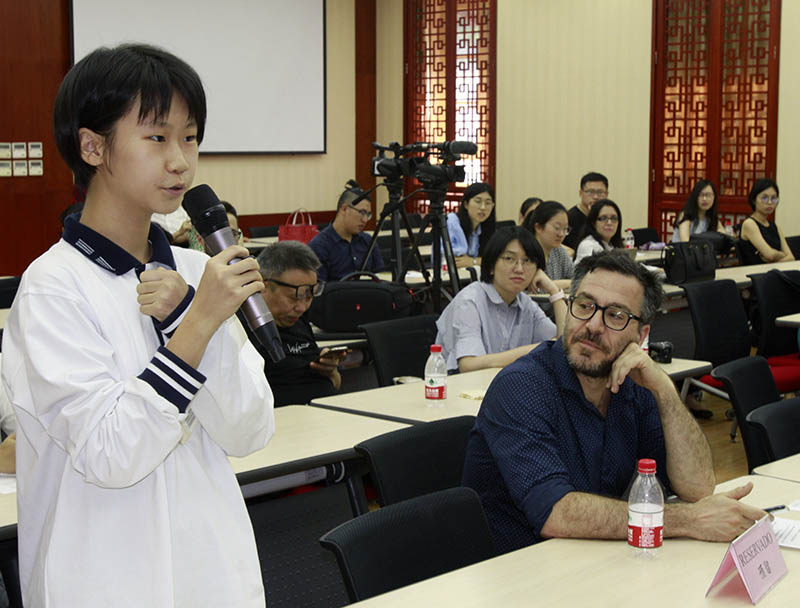 María Kodama, directora de la Fundación Internacional Jorge Luis Borges, dialogó en el Instituto de América Latina de la Academia de Ciencias Sociales de China con lectores, intelectuales y escritores sobre aspectos de la vida y obra de ese inagotable faro literario que sigue siendo Jorge Luis Borges. Beijing, China. 24 de julio del 2019. (Foto: YAC)