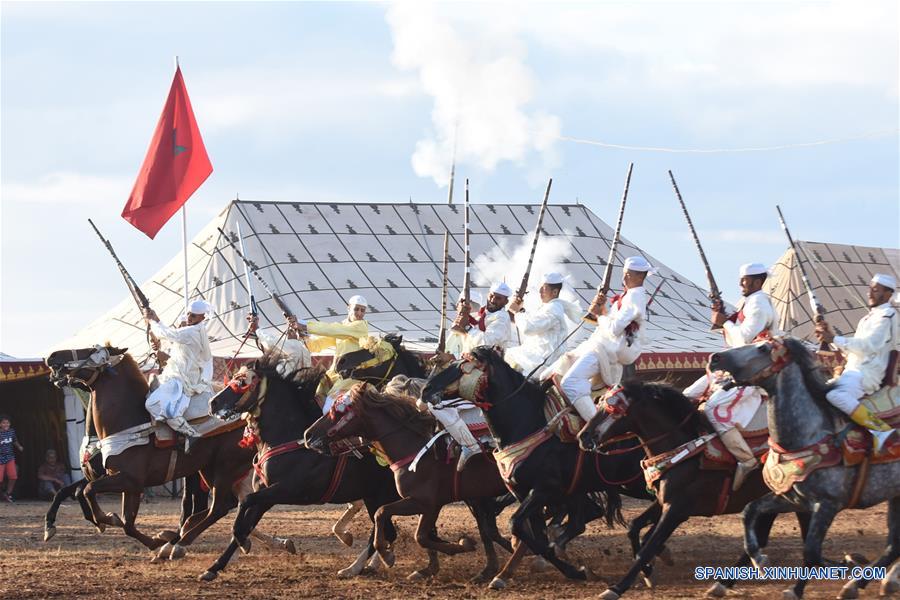 Espectáculo de caballos Fantasía en Rabat, Marruecos