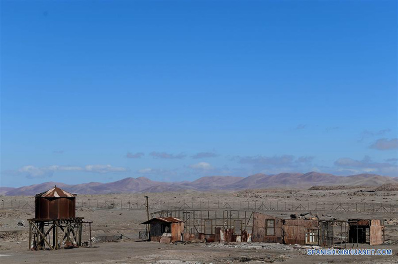 Imagen del 24 de julio de 2019 de una vista de la oficina salitrera Santa Laura, en la comuna de Pozo Almonte de la provincia del Tamarugal, en la región de Tarapacá, Chile. Construidas en medio del desierto chileno de Atacama, el más árido del mundo, las oficinas salitreras de Santiago Humberstone y Santa Laura celebran hoy en día haber dejado la Lista del Patrimonio Mundial en Peligro de la Organización de las Naciones Unidas para la Educación, la Ciencia y la Cultura (UNESCO, por sus siglas en inglés), en la que estuvieron durante 14 a?os. (Xinhua/Jorge Villegas)