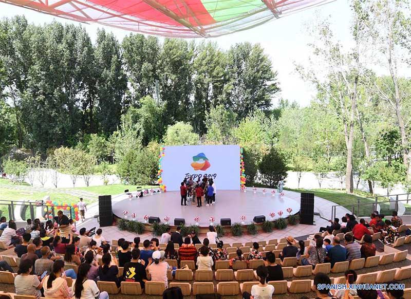 BEIJING, 30 julio, 2019 (Xinhua) -- Artistas de Vanuatu realizan una actuación durante el evento del "Día de Vanuatu" en la Exposición Internacional de Horticultura de Beijing 2019, en Beijing, capital de China, el 30 de julio de 2019. El evento del "Día de Vanuatu" fue llevado a cabo el martes en la Exposición Internacional de Horticultura de Beijing. (Xinhua/Zhang Chenlin)