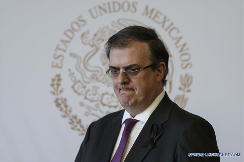 CIUDAD DE MEXICO, 4 agosto, 2019 (Xinhua) -- El secretario de Relaciones Exteriores mexicano, Marcelo Ebrard, participa en una conferencia de prensa sobre el tiroteo ocurrido en El Paso, Estados Unidos, en el que hubo víctimas mexicanas, en la Ciudad de México, capital de México, el 4 de agosto de 2019. El gobierno de México tomará acciones jurídicas por el tiroteo en El Paso del estado de Texas, Estados Unidos, en el que tres mexicanos murieron y nueve más resultaron heridos, en un acto calificado el domingo de "barbarie" por el canciller Marcelo Ebrard. (Xinhua/Francisco Ca?edo)