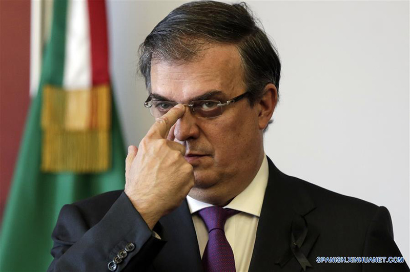 (CIUDAD DE MEXICO, 4 agosto, 2019 (Xinhua) -- El secretario de Relaciones Exteriores mexicano, Marcelo Ebrard, participa en una conferencia de prensa sobre el tiroteo ocurrido en El Paso, Estados Unidos, en el que hubo víctimas mexicanas, en la Ciudad de México, capital de México, el 4 de agosto de 2019. El gobierno de México tomará acciones jurídicas por el tiroteo en El Paso del estado de Texas, Estados Unidos, en el que tres mexicanos murieron y nueve más resultaron heridos, en un acto calificado el domingo de "barbarie" por el canciller Marcelo Ebrard. (Xinhua/Francisco Ca?edo)