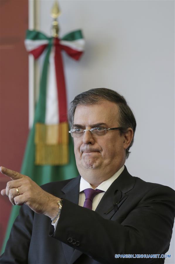 CIUDAD DE MEXICO, 4 agosto, 2019 (Xinhua) -- El secretario de Relaciones Exteriores mexicano, Marcelo Ebrard, participa en una conferencia de prensa sobre el tiroteo ocurrido en El Paso, Estados Unidos, en el que hubo víctimas mexicanas, en la Ciudad de México, capital de México, el 4 de agosto de 2019. El gobierno de México tomará acciones jurídicas por el tiroteo en El Paso del estado de Texas, Estados Unidos, en el que tres mexicanos murieron y nueve más resultaron heridos, en un acto calificado el domingo de "barbarie" por el canciller Marcelo Ebrard. (Xinhua/Francisco Ca?edo)