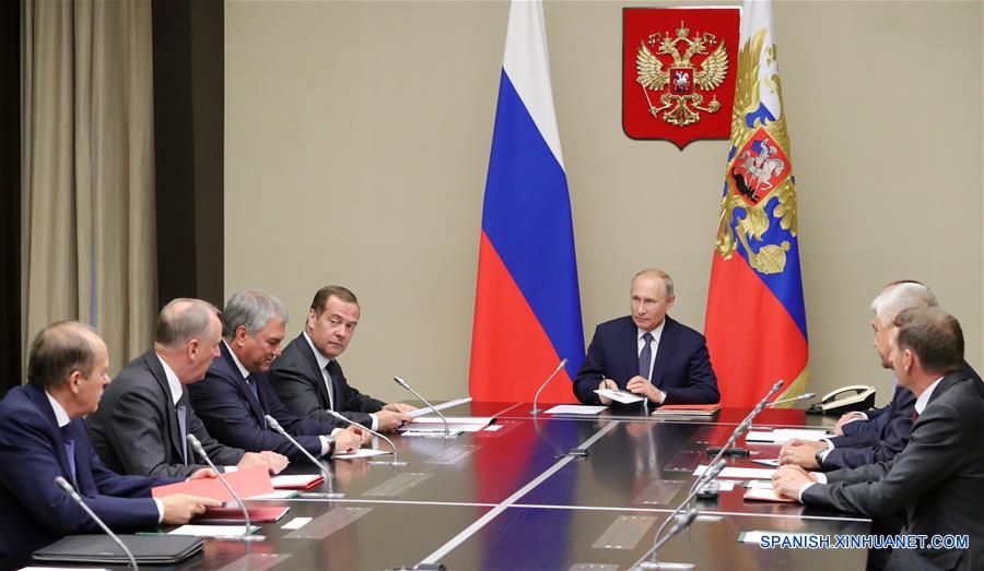  MOSCU, 5 agosto, 2019 (Xinhua) -- El presidente ruso, Vladimir Putin (c), encabeza una reunión del Consejo de Seguridad, a las afueras de Moscú, Rusia, el 5 de agosto de 2019. Rusia empezará el desarrollo a gran escala de misiles prohibidos por el Tratado de Fuerzas Nucleares de Alcance Intermedio (INF) si Estados Unidos empieza a hacerlo, dijo el lunes el presidente Vladimir Putin. (Xinhua/Sputnik)