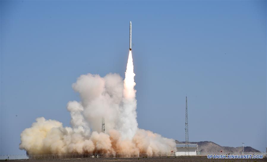 El nuevo cohete portador de China de uso comercial, el Smart Dragon-1 (SD-1), despega del Centro de Lanzamiento de Satélites de Jiuquan, en el noroeste de China, el 17 de agosto de 2019. El nuevo cohete portador de China de uso comercial, el Smart Dragon-1 (SD-1), realizó el sábado su primer vuelo y puso tres satélites en la órbita planificada. El cohete, desarrollado por la compa?ía China Rocket Co. Ltd., asociada a la Academia de Tecnología de Lanzamiento de Vehículos de China (CALVT, por sus siglas en inglés), despegó desde el Centro de Lanzamiento de Satélites de Jiuquan, en el noroeste de China, a las 12:11 (hora de Beijing). (Xinhua/Wang Jiangbo)