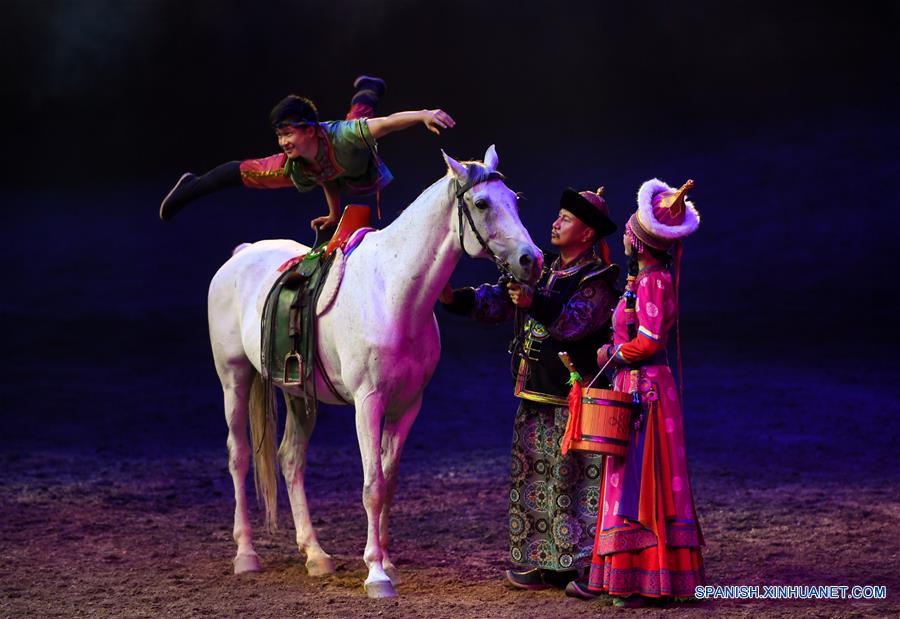 Espectáculo de danza del caballo "Eternal Horse Ode" en Mongolia Interior