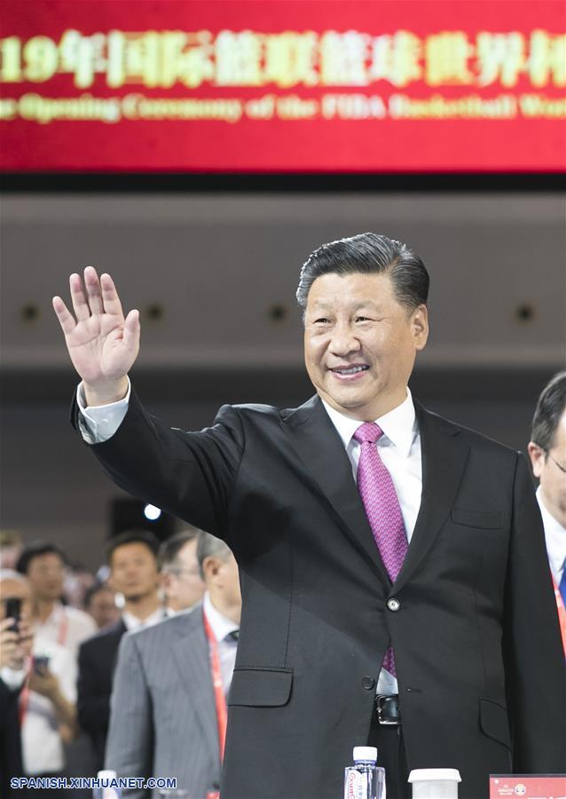 El presidente de China, Xi Jinping, asiste a la ceremonia de inauguración de la Copa del Mundo de Baloncesto FIBA 2019 en el Centro Acuático Nacional, también conocido como Cubo de Agua, en Beijing, capital de China, el 30 de agosto de 2019. (Xinhua/Huang Jingwen)