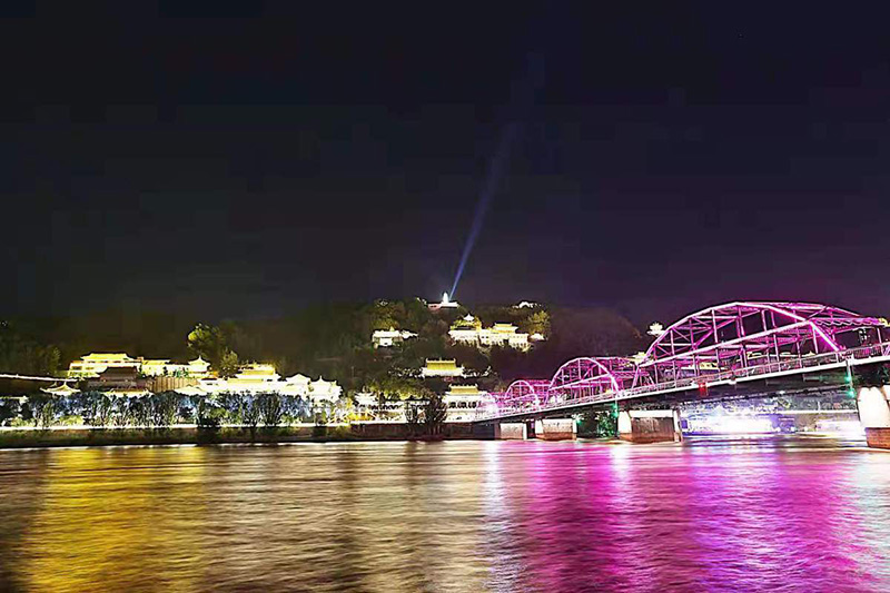 Hermosa escena nocturna en Lanzhou, provincia de Gansu. [Foto: proporcionada a chinadaily.com.cn]