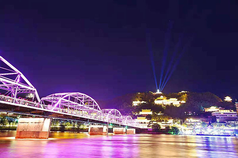 Hermosa escena nocturna en Lanzhou, provincia de Gansu. [Foto: proporcionada a chinadaily.com.cn]