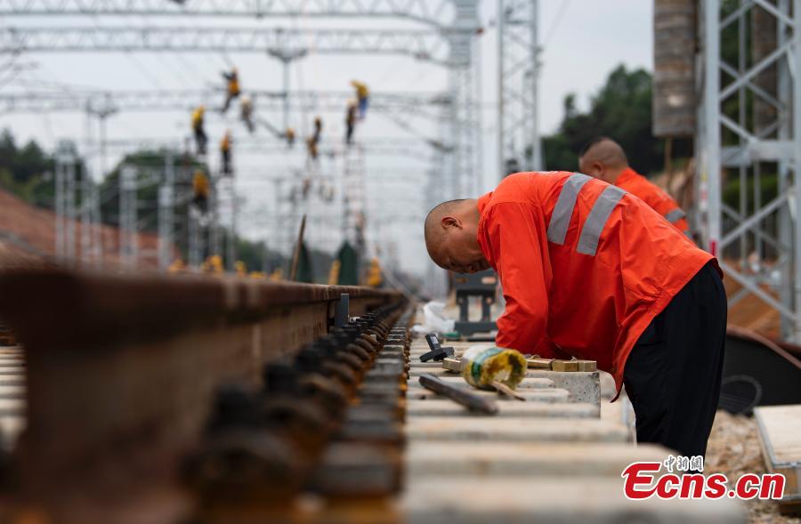 Iniciará en octubre la línea de transporte ferroviario de mercancía pesada más larga de China