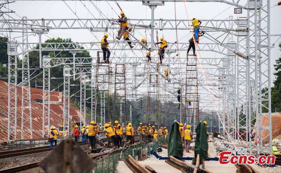 Iniciará en octubre la línea de transporte ferroviario de mercancía pesada más larga de China