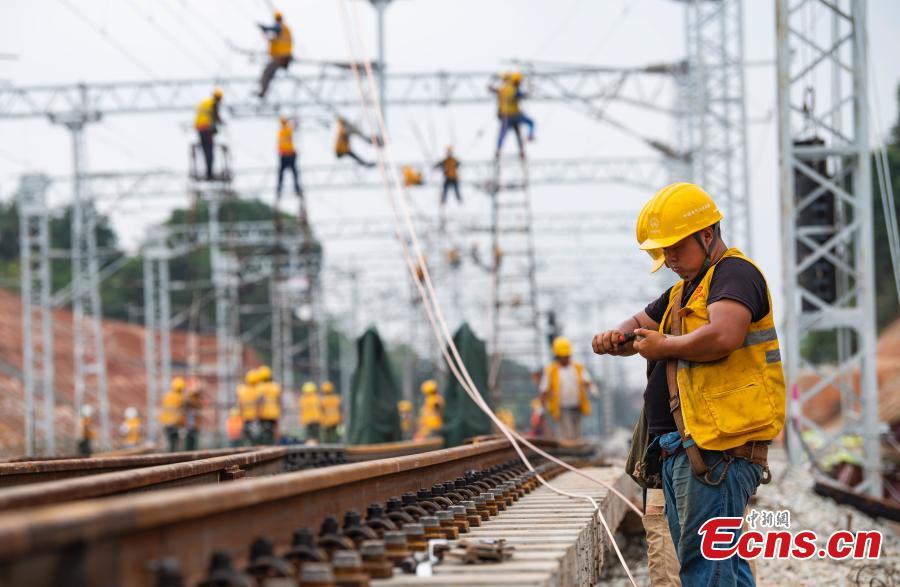 Iniciará en octubre la línea de transporte ferroviario de mercancía pesada más larga de China